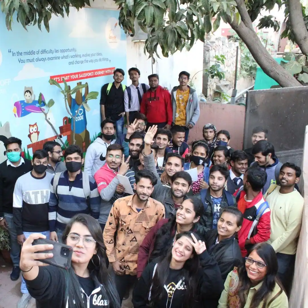 Red shoes sale promotion instagram post 4