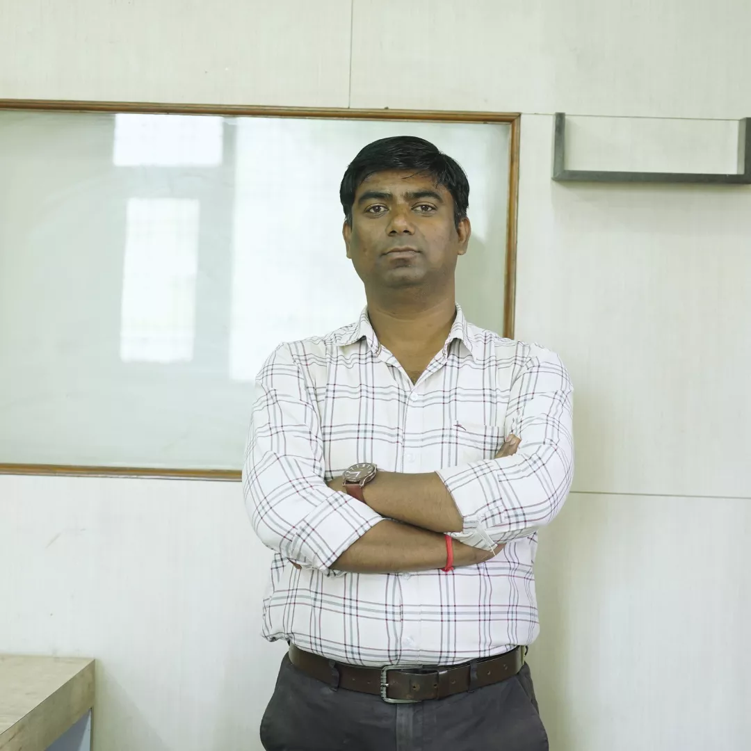 Home 1 10 MR. Varun Bundel